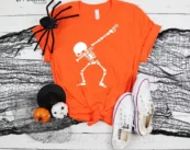 Dabbing Skeleton Funny Halloween T-Shirt
